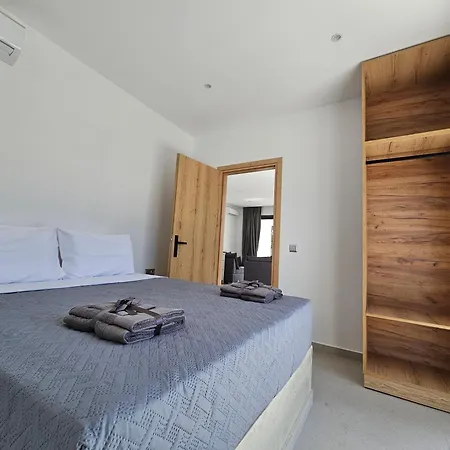 Myrteni Pool Ялиссос