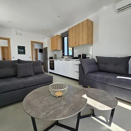 Myrteni Pool Ялиссос