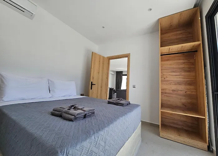 Myrteni Pool Ялиссос