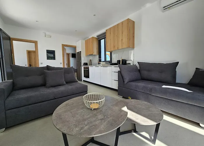 Myrteni Pool Ялиссос