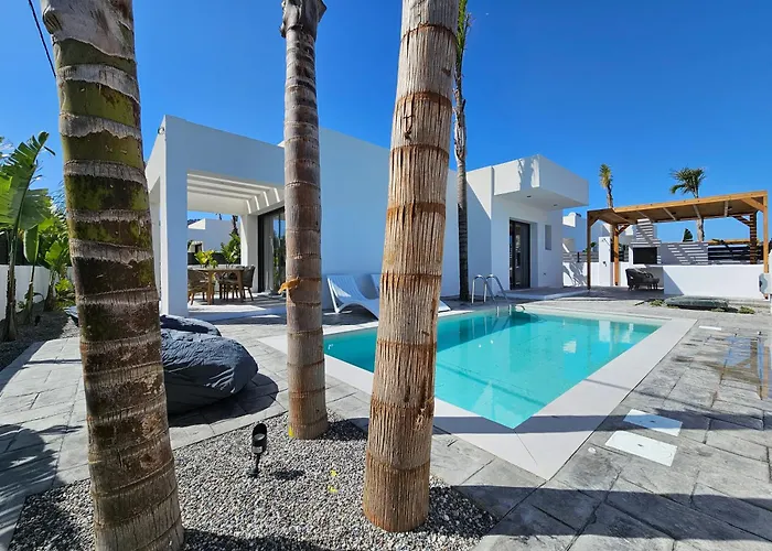 فيلة Myrteni Pool