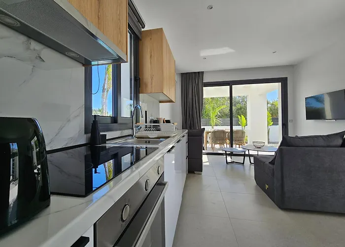 فيلة Myrteni Pool إياليسوس