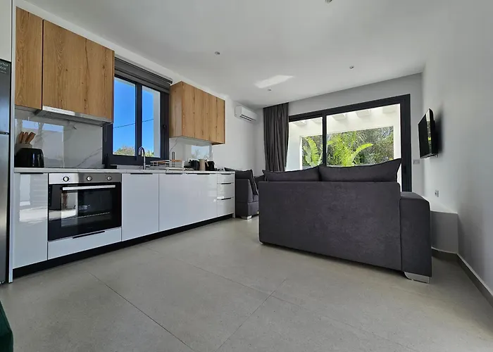 Myrteni Pool فيلة